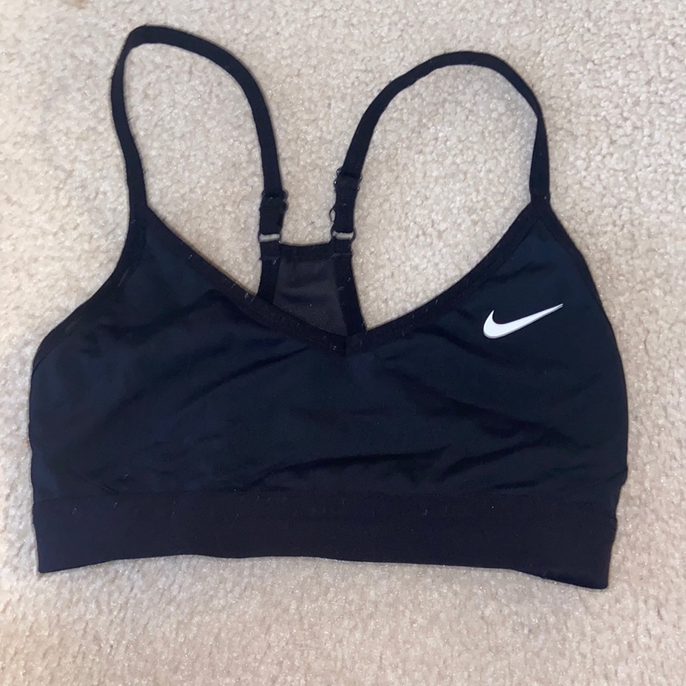 Black Nike razor back sports bra